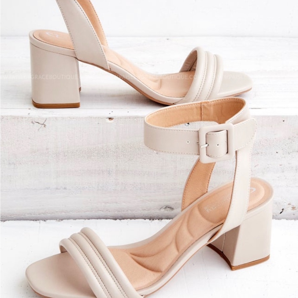 Perfect heels for cuteness and comfort! New, Chinese Laundry heels. Size 7.5